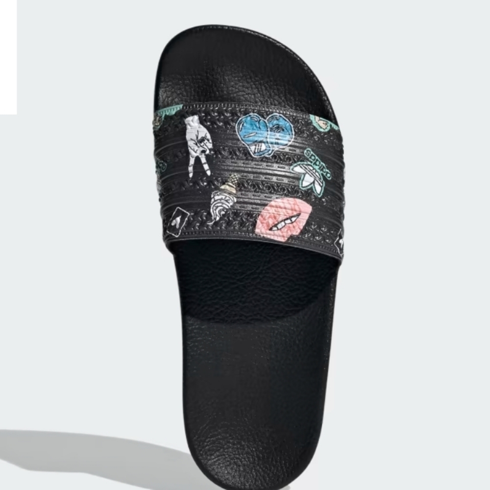 ADIDAS ADILETTE J SLIDES size 6 - Picture 4 of 11
